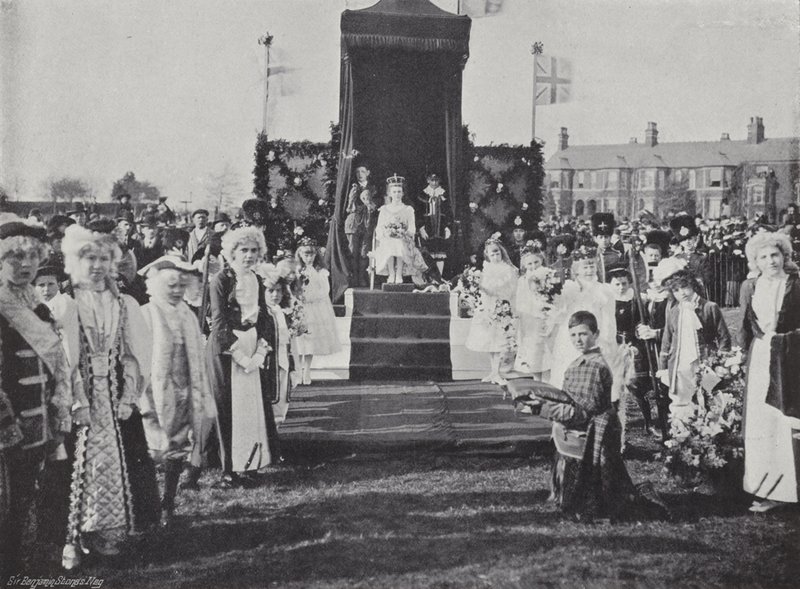 Festival Knutsford May Day, korunující královnu od J. Benjamin Stone