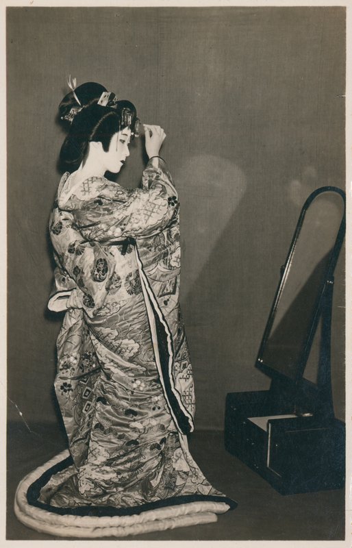 Žena oblečená v kimonu od Japanese Photographer