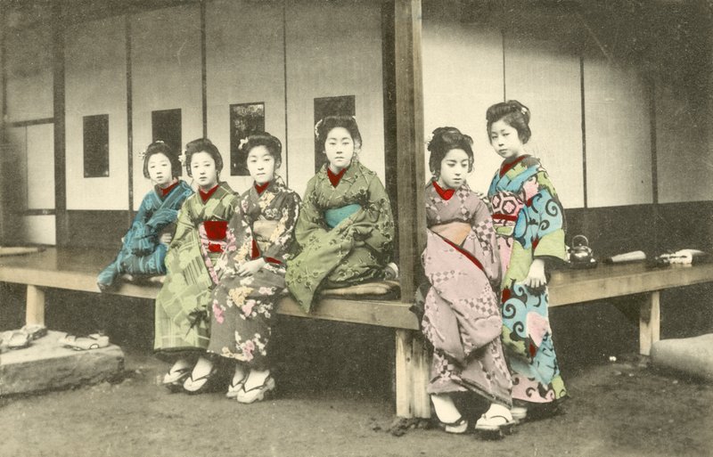 Skupina japonských žen, pravděpodobně gejša od Japanese Photographer