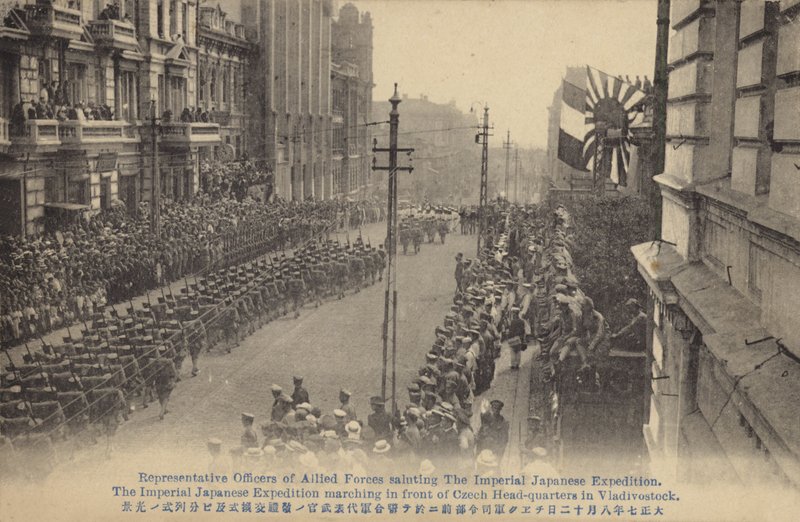 Japonské jednotky pochodující kolem českého velitelství, Vladivostok, ruská občanská válka, c1919 od Japanese Photographer