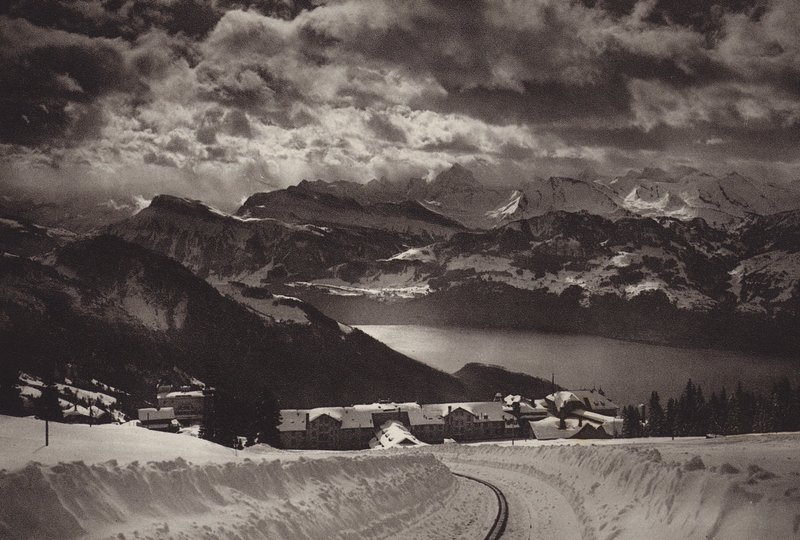 Rigi Kaltbad a Lucernské jezero (černobílá fotografie) od Jean Gaberell