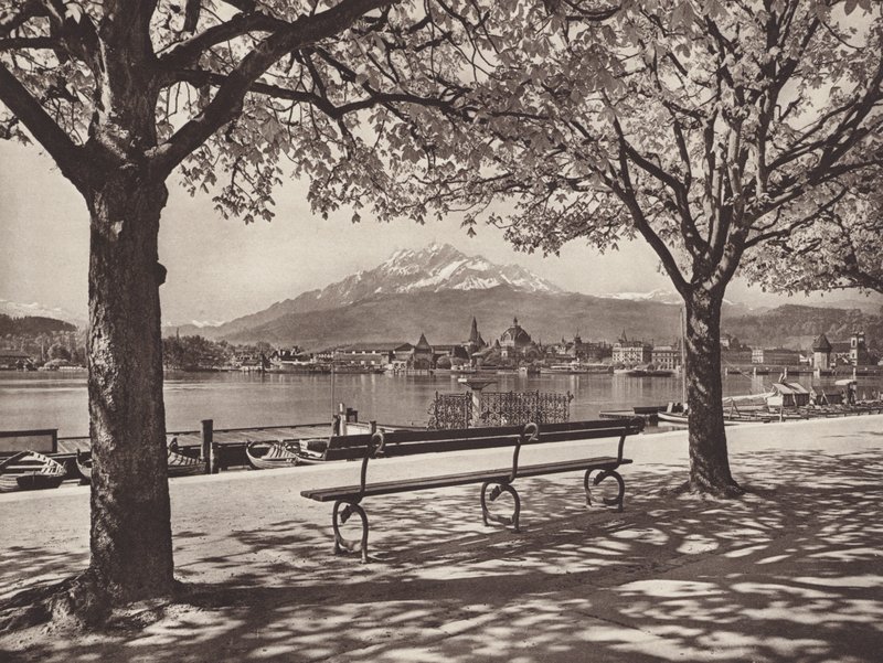 Švýcarsko: Lucern, s horou Pilatus (č/b foto) od Jean Gaberell