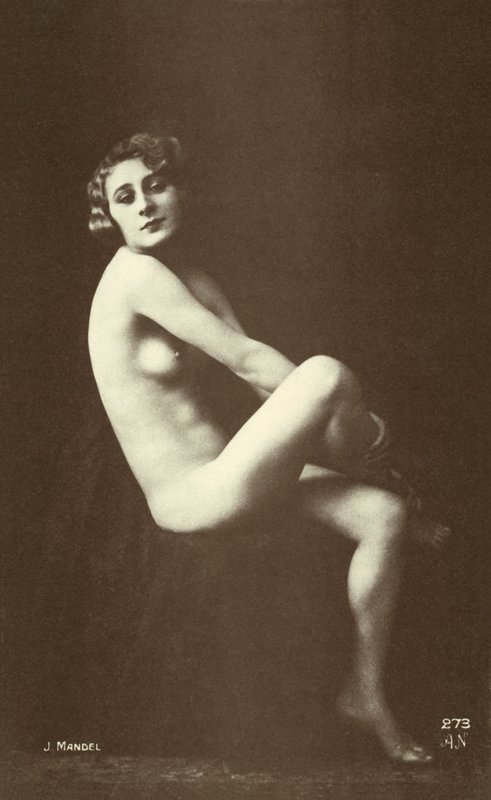 Ženský akt (černobílá fotografie) od Julian or Julien Mandel