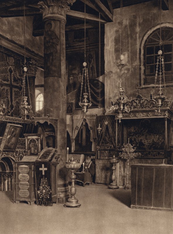 Betlém, vchod do jeskyně Narození Páně (č/b foto) od Karl Grober
