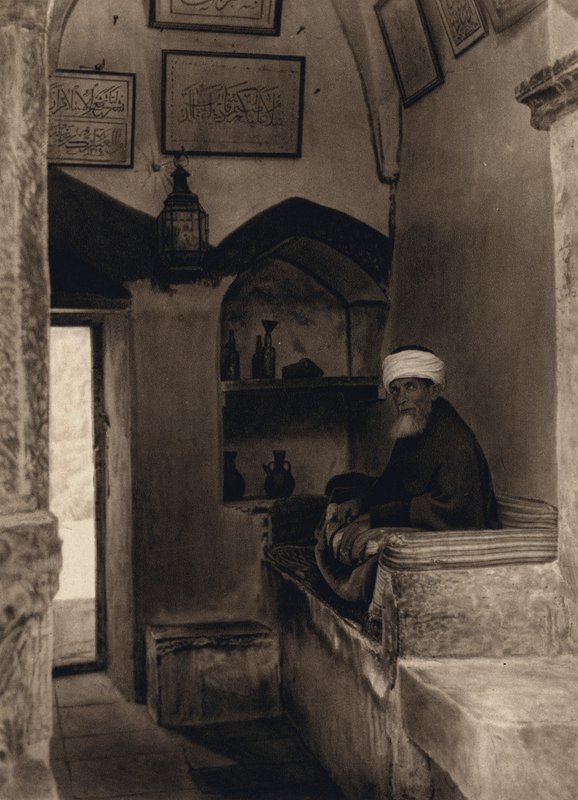 Jeruzalém, stráž mešity na Olivové hoře (č/b foto) od Karl Grober