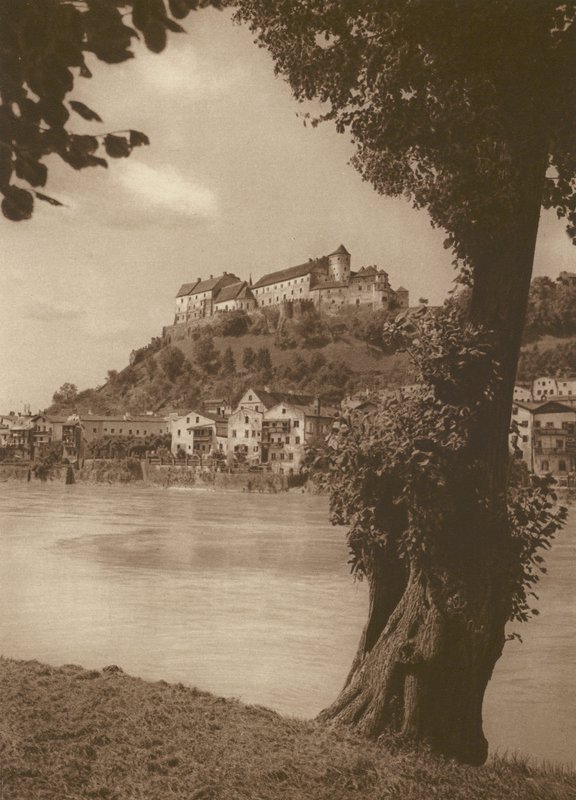 Burghausen na Salzachu; Burghausen na Salzachu (černobílá fotografie) od Kurt Hielscher
