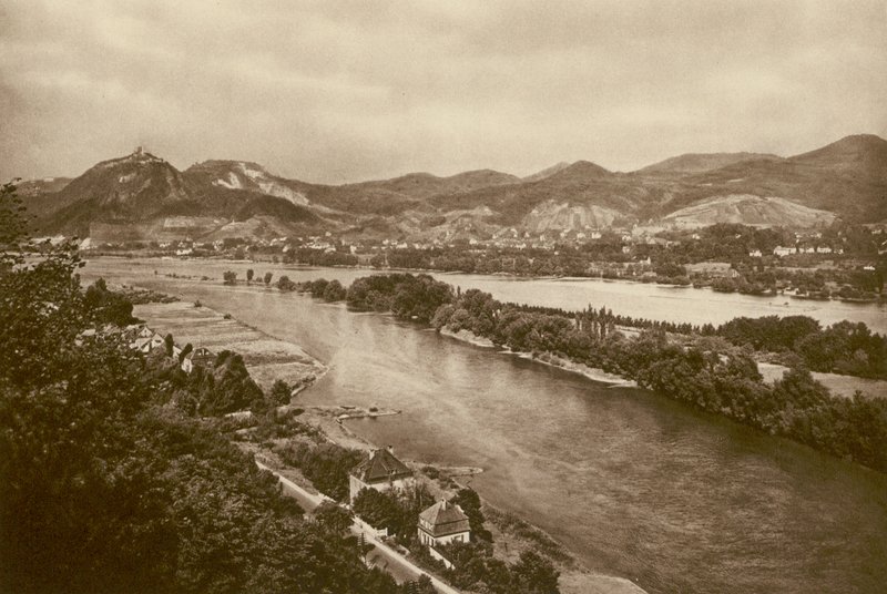 Siebengebirge na Rýně; Siebengebirge na Rýnu (černobílá fotografie) od Kurt Hielscher