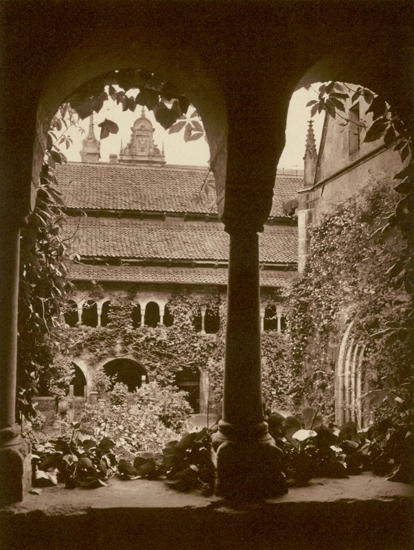 Hildesheim, katedrála, klášter; Hildesheim, katedrální klášter (černobílá fotografie) od Kurt Hielscher