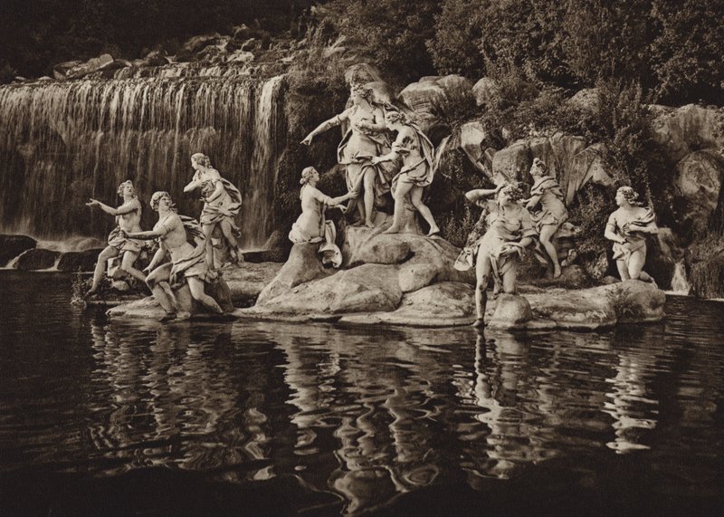 Itálie: Caserta, Diana Group, v parku (černobílá fotografie) od Kurt Hielscher