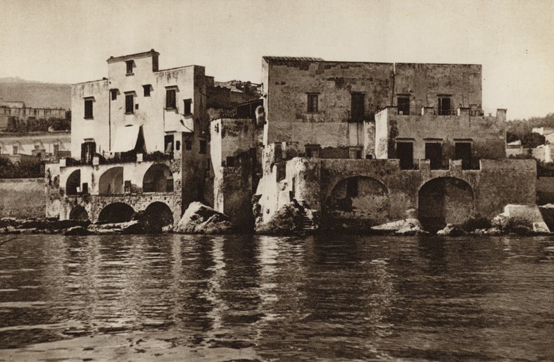 Itálie: V Ischia Ponte (černobílá fotografie) od Kurt Hielscher