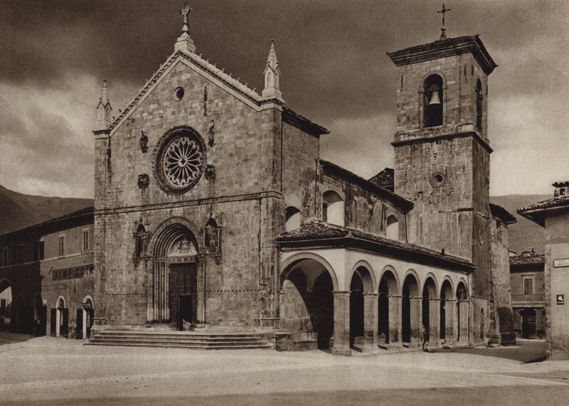 Itálie: Norcia, S Benedetto (černobílá fotografie) od Kurt Hielscher