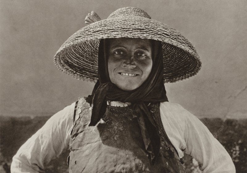 Rumunsko: Liebling, žena Suabian (černobílá fotografie) od Kurt Hielscher