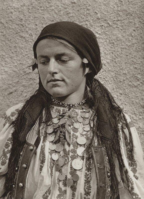 Rumunsko: Brusinka, selka (č/b foto) od Kurt Hielscher