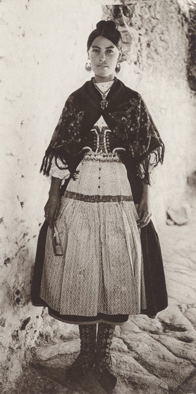 Španělsko: Kostým Lagartera, provincie Toledo (černobílá fotografie) od Kurt Hielscher