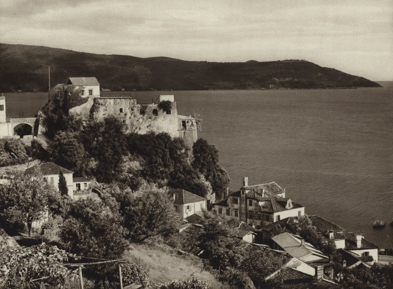 Jugoslávie: Castelnuovo v zálivu Cattaro (černobílá fotografie) od Kurt Hielscher