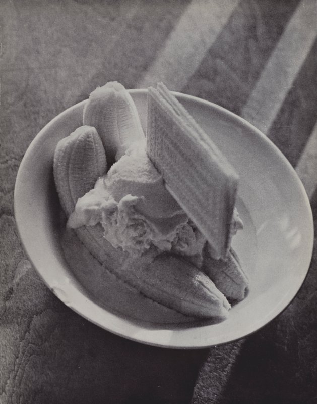 Banana Mess, Etonský kaviár (č/b foto) od Laszlo Moholy Nagy