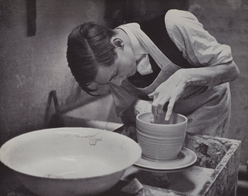 Keramika v Etonu (černobílá fotografie) od Laszlo Moholy Nagy