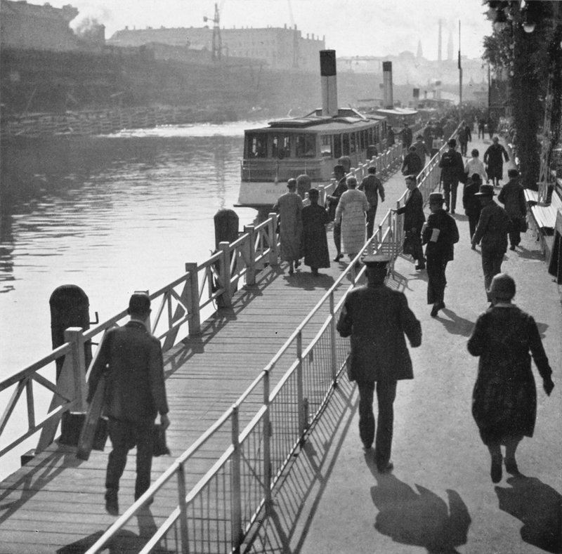 Berlín: An der Jannowitzbrucke; Jannowitzův most (černobílá fotografie) od Mario Bucovich