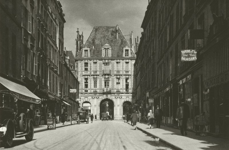 Paříž: Rue de Birague (černobílá fotografie) od Mario Bucovich