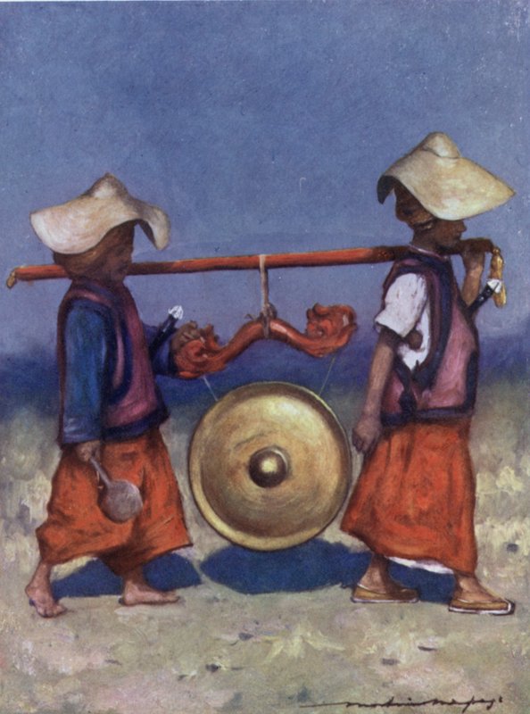 Shan Retainers nesoucí mosazný gong (barevné lito) od Mortimer Ludington Menpes