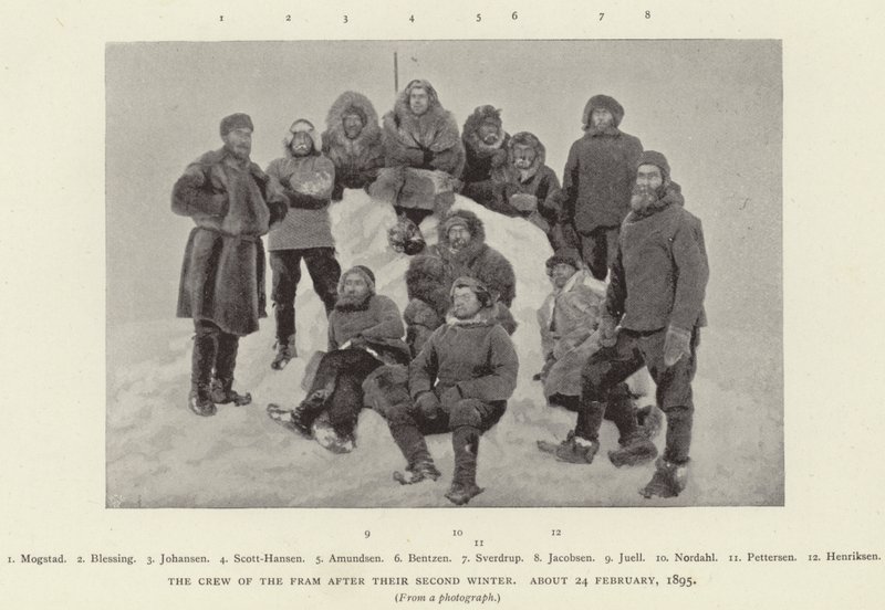 The Crew of the Fram po druhé zimě, asi 24. února 1895 (čb foto) od Norwegian Photographer