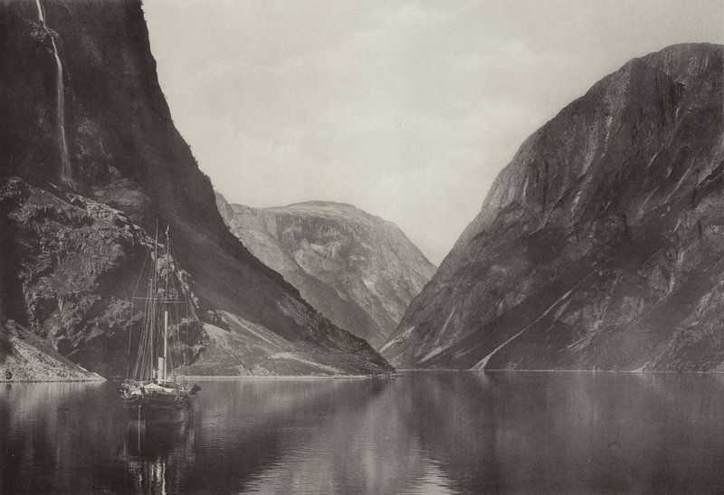 Naeroyfjord z hotelu Vikingvang (černobílá fotografie) od Norwegian Photographer