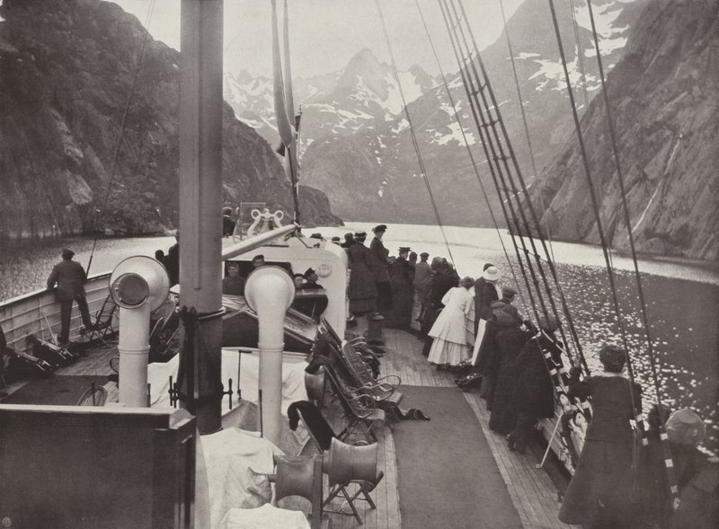 Turistický parník ve fjordu Trold od Norwegian Photographer