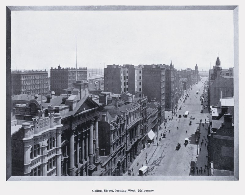 Collins Street, při pohledu na západ, Melbourne (černobílá fotografie) od Photographer Australian