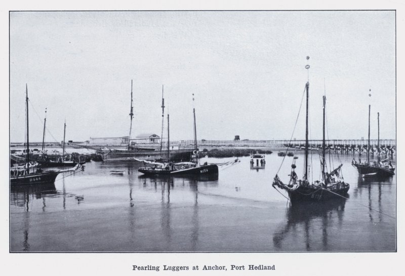Pearling Luggers v Anchor, Port Hedland (černobílá fotografie) od Photographer Australian
