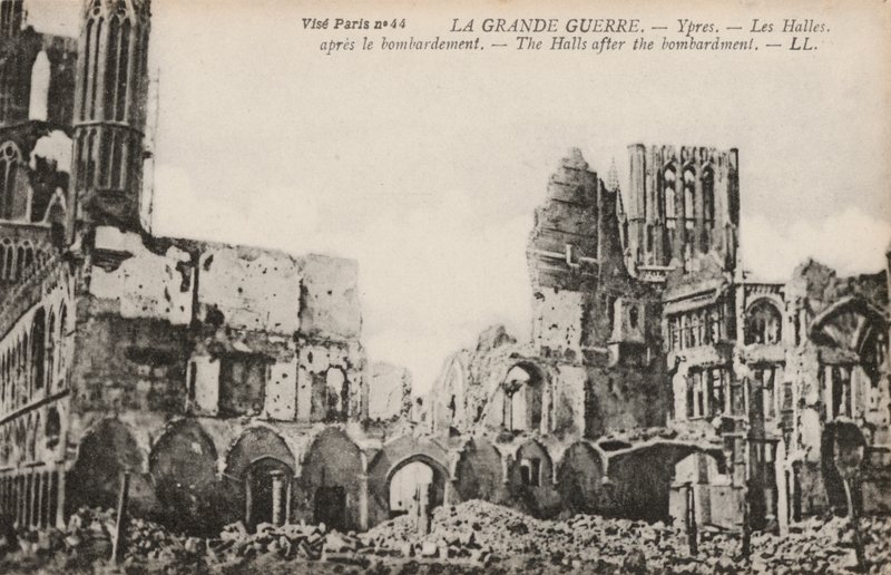 Ruiny Sukiennice, Ypres, Belgie, po bombardování během první světové války od Photographer Belgian