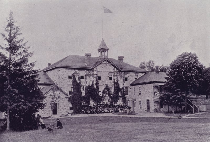 Kanada: Shingwauk a Wawanosh Home (černobílá fotografie) od Photographer Canadian