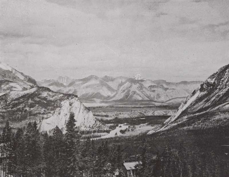 The Bow Valley, v kanadském národním parku; Kanadská tichomořská železnice (černobílá fotografie) od Photographer Canadian