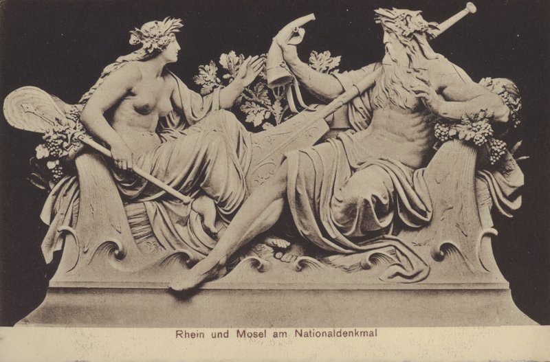 Alegorické postavy představující Rýn a Moselu na Nationaldenkmal, památník připomínající sjednocení Německa, Rudesheim am Rhein, Hesensko (č/b foto) od Photographer German