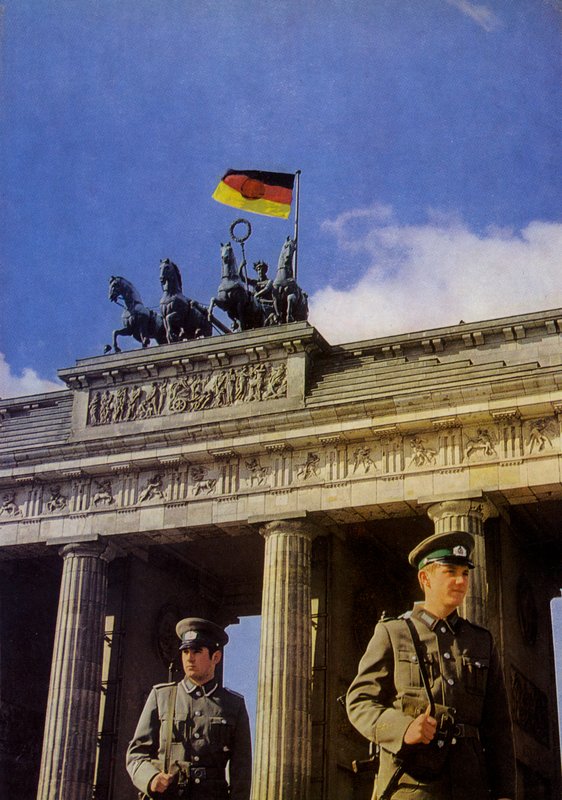 Berlín, hlavní město Německé demokratické republiky (barevné foto) od Photographer German