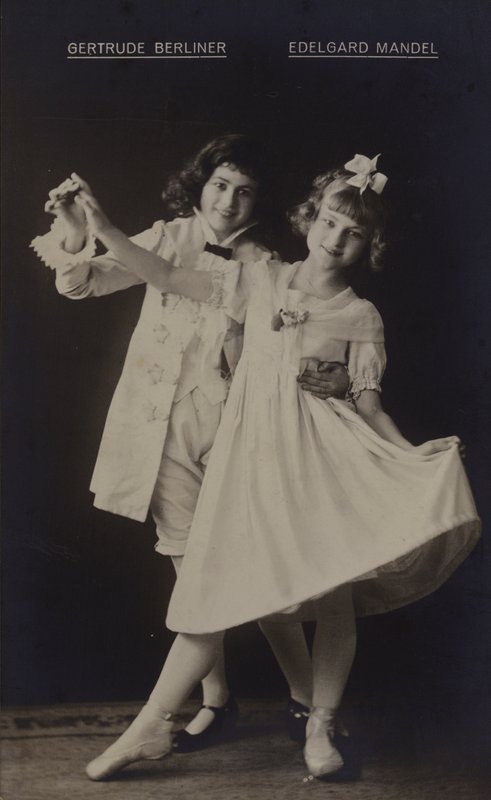Gertrude Berliner a Edelgard Mandel, německé herečky (č/b foto) od Photographer German