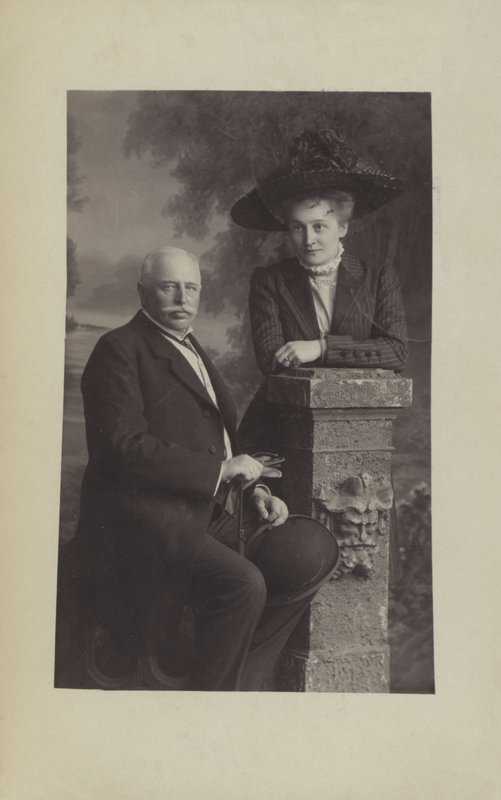 Graf Ferdinand von Zeppelin, německý konstruktér a konstruktér vzducholodí, a jeho manželka Isabella (černobílá fotografie) od Photographer German