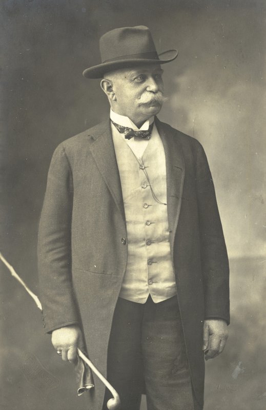 Graf von Zeppelin (černobílá fotografie) od Photographer German