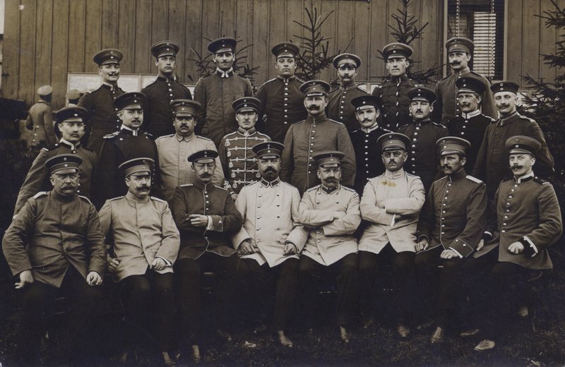 Skupina důstojníků německé armády (č/b foto) od Photographer German