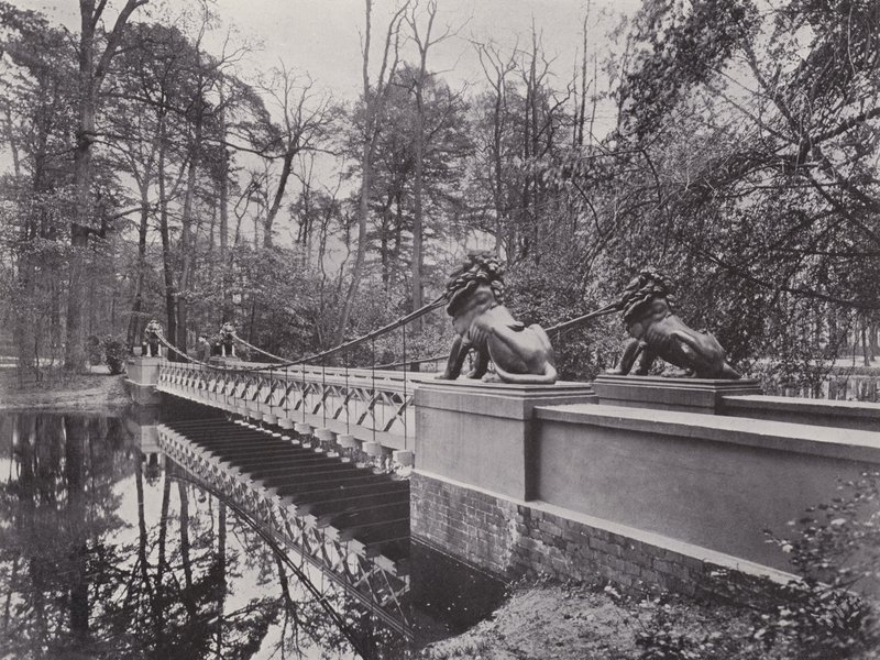 V Tiergarten, Lowenbrucke (černobílá fotografie) od Photographer German