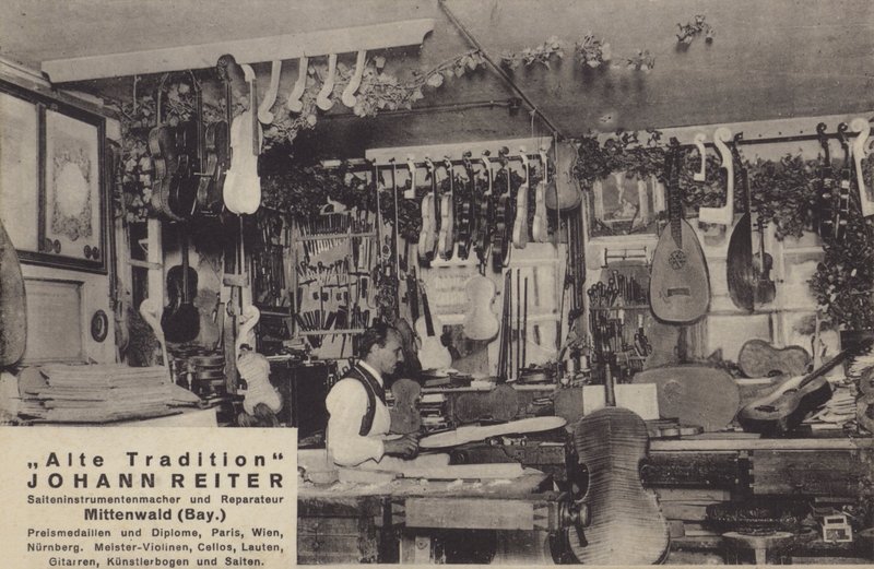 Johann Reiter, výrobce a opravář strunných nástrojů, Mittenwald, Bavorsko (čb foto) od Photographer German