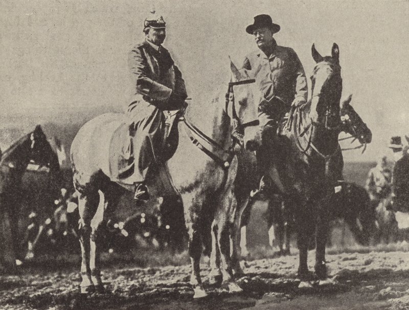 Německý císař Wilhelm II a americký prezident Theodore Roosevelt sledují německou armádu na manévrech od Photographer German