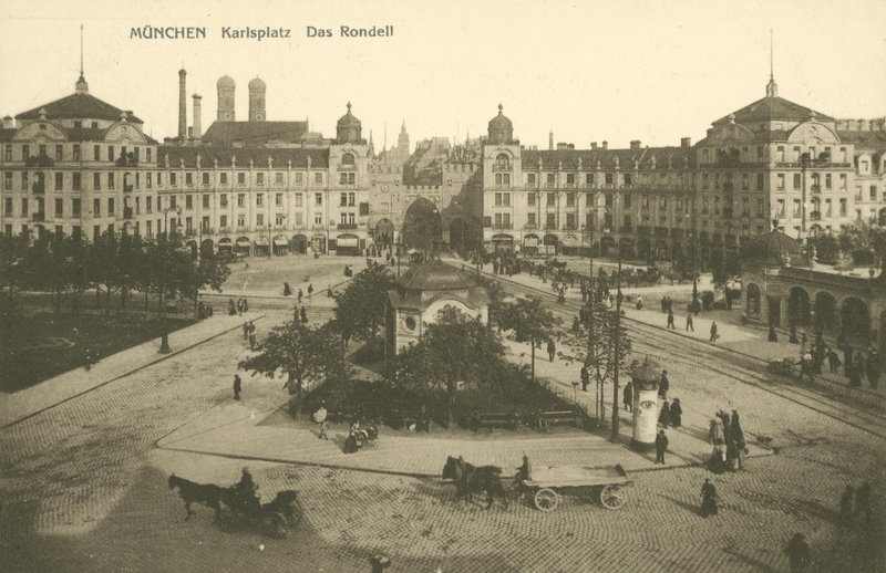 Karlsplatz Rondell, Mnichov (černobílá fotografie) od Photographer German