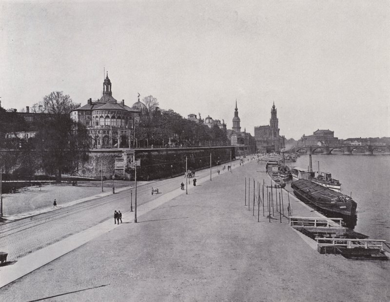 Royal Belvedere a přistávací plocha parníku (černobílá fotografie) od Photographer German