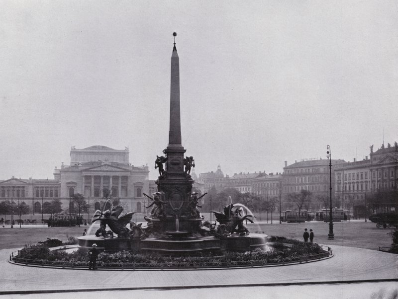 Lipsko: Fontána Mende na náměstí Augustusplatz a nové divadlo (č/b foto) od Photographer German