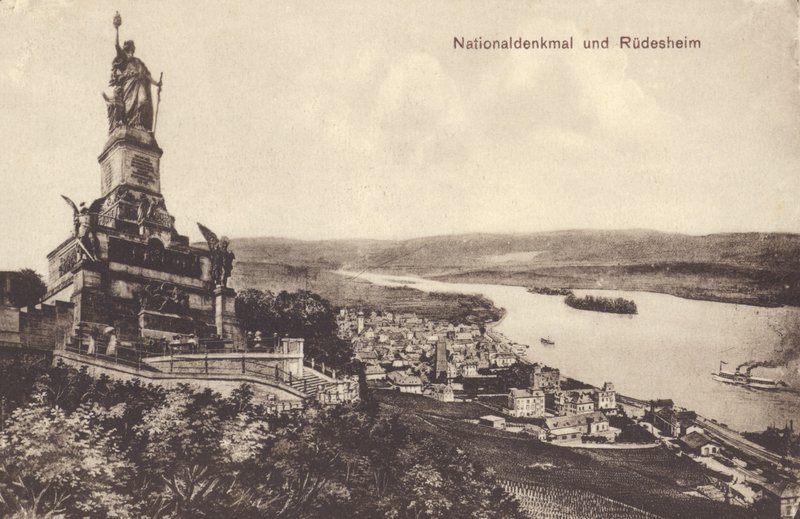 Nationaldenkmal, památník připomínající sjednocení Německa, Rudesheim am Rhein, Hesensko (č/b foto) od Photographer German