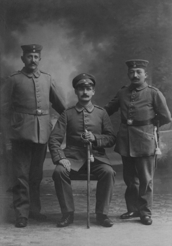 Portrét tří německých vojáků (č/b foto) od Photographer German