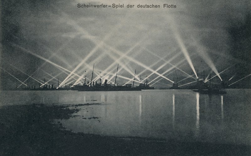 Displej světlometu německého námořnictva (černobílá fotografie) od Photographer German