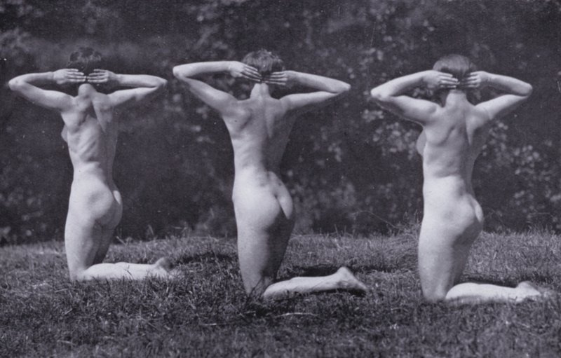 Krásné tělo, tělesná kultura pro ženy (černobílá fotografie) od Photographer German