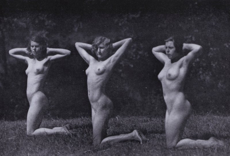 Krásné tělo, tělesná kultura pro ženy (černobílá fotografie) od Photographer German