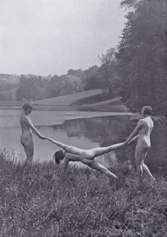Krásné tělo, tělesná kultura pro ženy (černobílá fotografie) od Photographer German